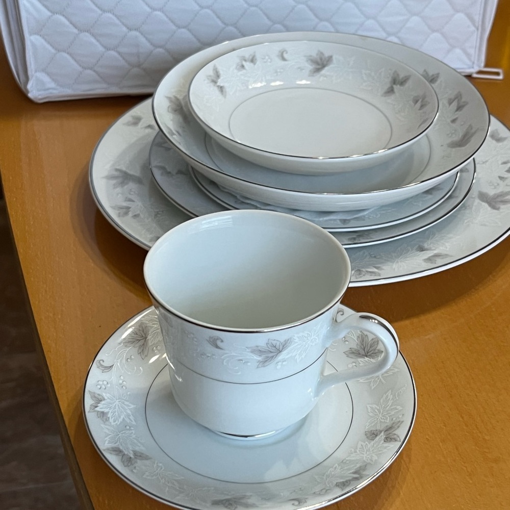 One kind of fine China Blair # 3743 97 pieces